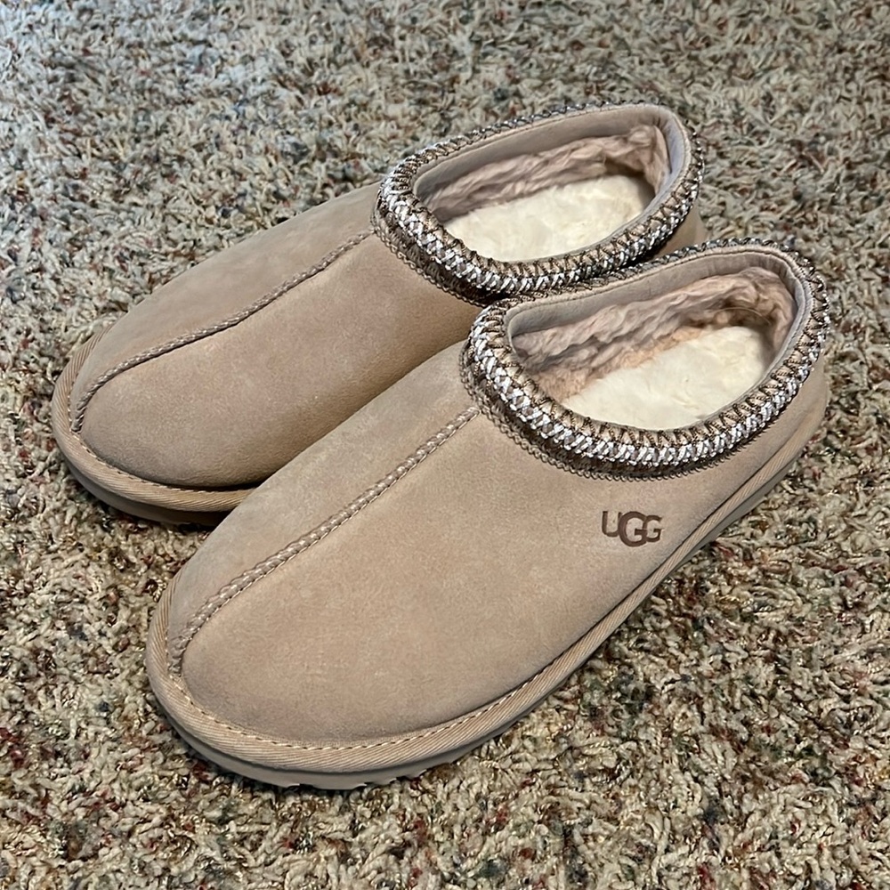Ugg Womens Tasman Size 9 Sand Tonal sold out